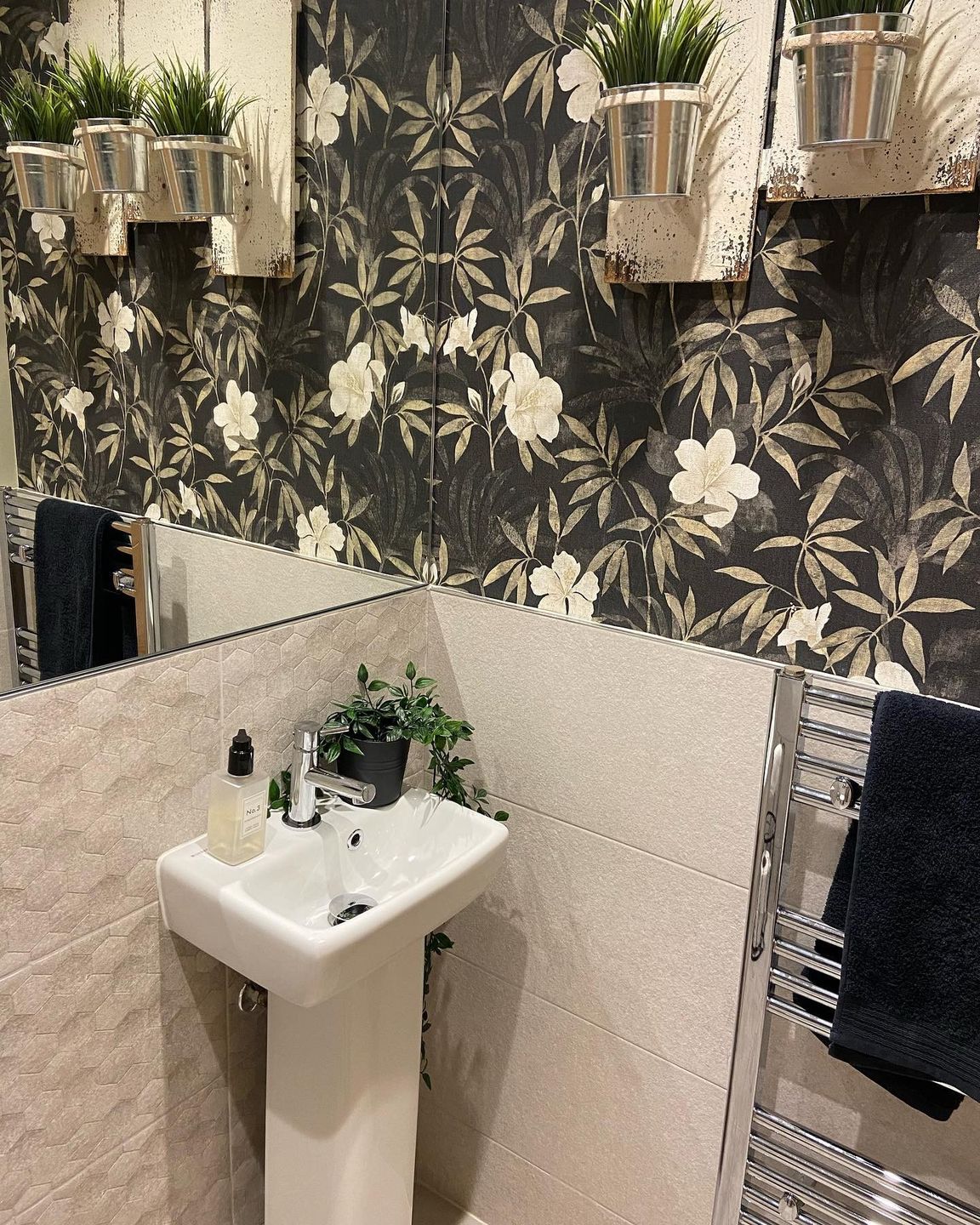 #untentoilette #gentoohomes #tapetenausden70ern #spiegelglasverarbeitung (bitte entschuldigen Sie me