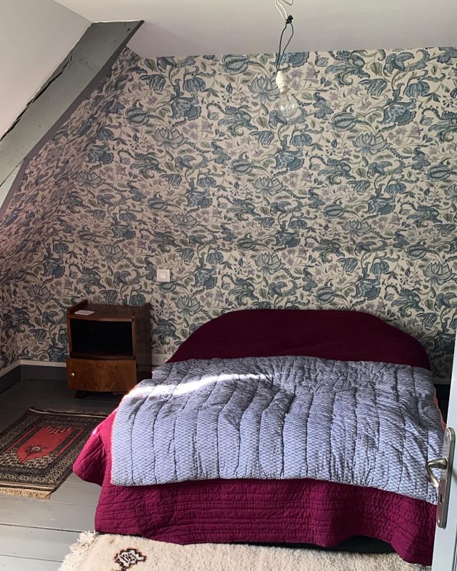 Retro-Landhausstil für ein Gästezimmer #Tapete #70er-Tapete #immernochinProgress