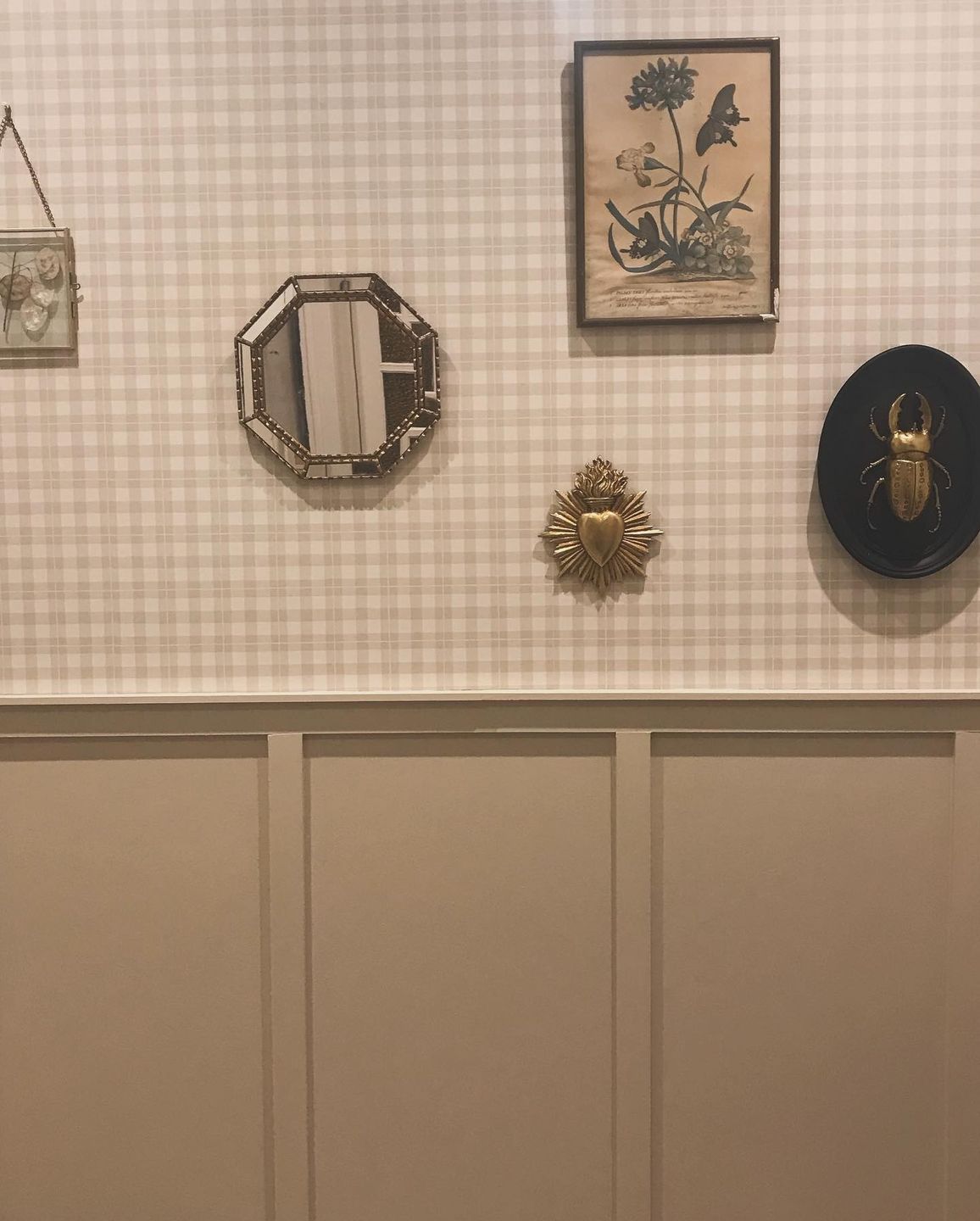 Wann treten Sie einen Schritt zurück? #Renovierung #1Jahr #DIY #1900er-Jahre-Haus #70er-Jahre-Tapete