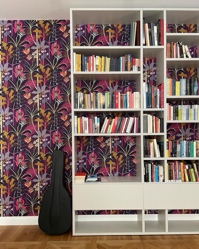 Es sieht aus wie ein Rendering, ist aber keines ... es soll Sie aufmuntern! Bücherregal an der Wand 