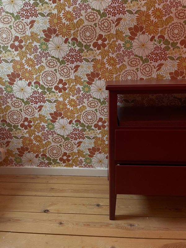 Bald geht's ins Nähzimmer 🧡

Die Tapete ist angebracht. Ich habe die Gelegenheit genutzt, die Kommod