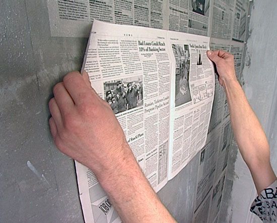 Zeitung-als-Tapezieruntergrund