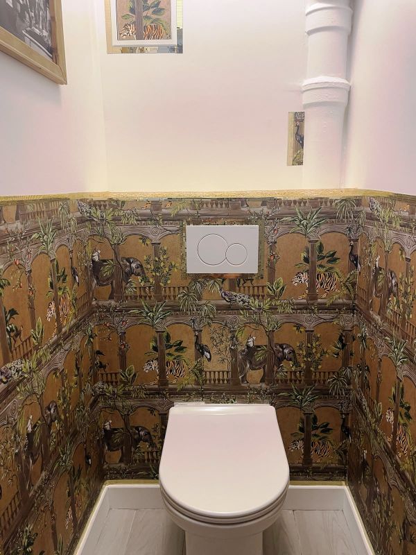 Papel pintado Lunasa color oro perla
Baño de nuestra clienta Cécile P.