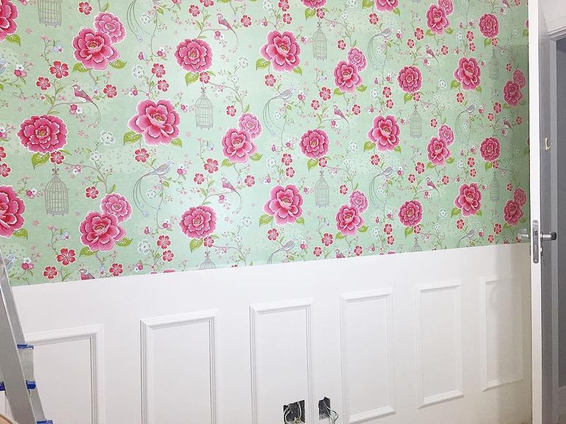Und hier wird es besser!!!! Puh, die Wand ist fast fertig!!!\nIch musste die gesamte alte Farbschich