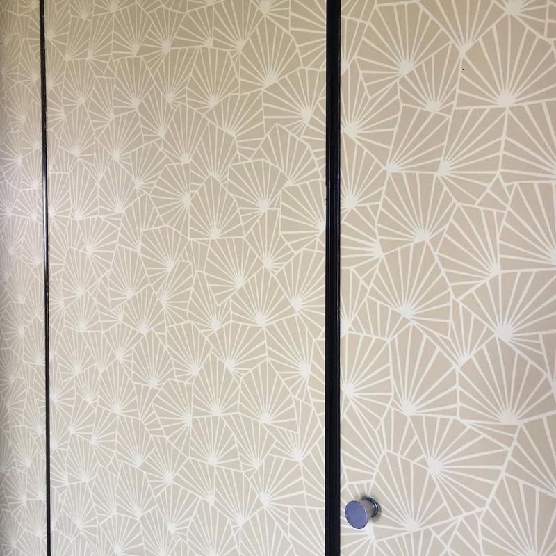 Kleiderschrank renoviert mit #Tapete bei #Locanda #Latrebbia #inArbeit #Restaurantdesign #Tapete #Sc