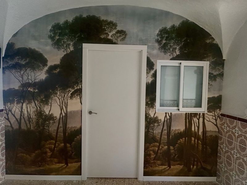 So schön ist die Renovierung einer neuen Wand mit Tür und Fenster unter Verwendung von #70swallpaper