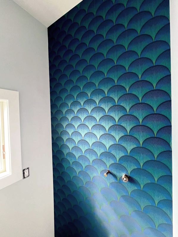 Papel pintado Imperia azul brillante
Baño de nuestra clienta Joyous H.