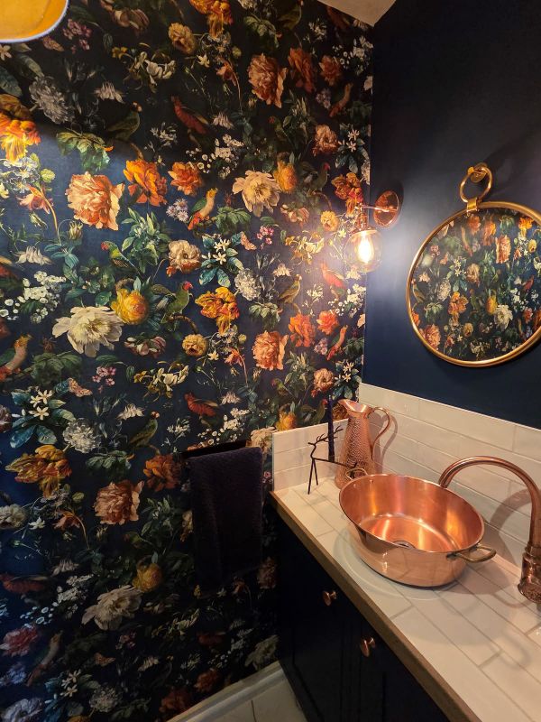 Wallpaper Margarete green blue
Bathroom of our customer Tracy R.