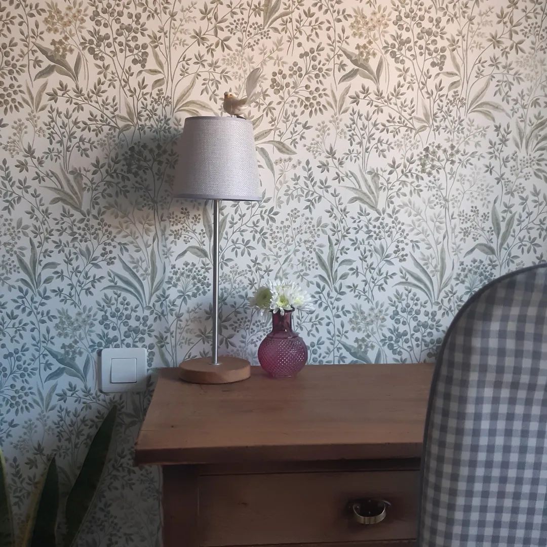 Wenn es etwas gibt, das ich an der Inneneinrichtung liebe, dann ist es, eine Wand mit Tapete zu bede