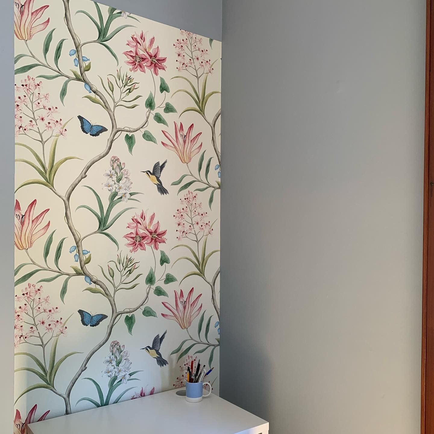 Lernecken im Schlafzimmer? Voilà\n#70er-Tapete #Restyling #Wohndeko #Innenarchitektur #MeinZuhause