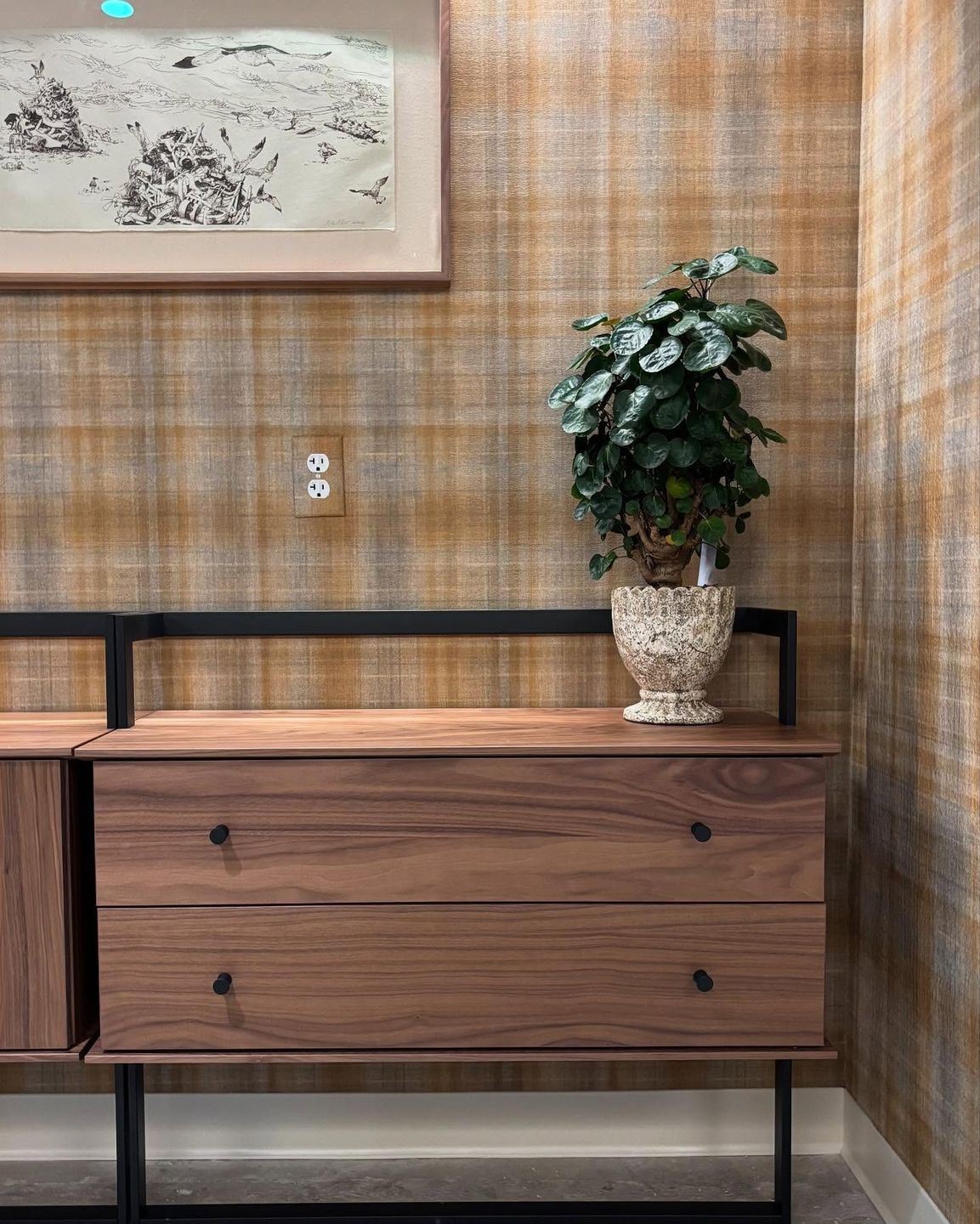 Wie wäre es mit einer gemütlichen Büroecke im Mid-Century-Stil? Ich habe es genossen, das schnell zu