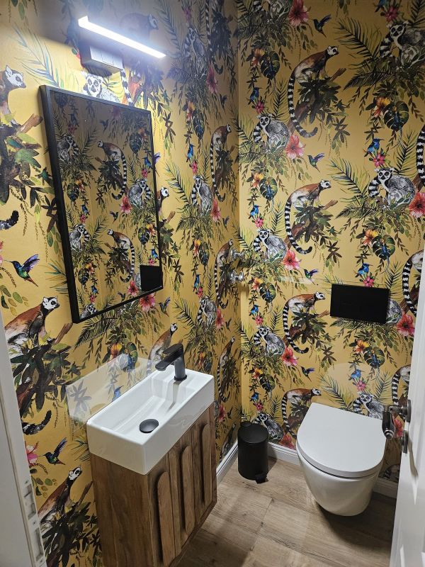 Papel pintado arena de Madagascar amarillo
Baño de nuestra clienta Barbara H.