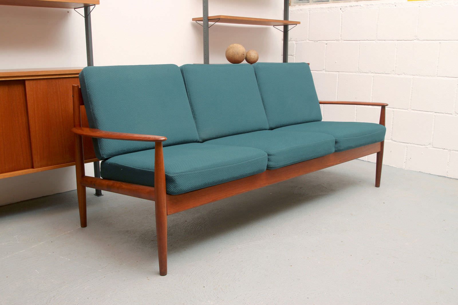 Minimalismus-Sofa