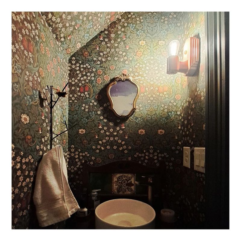 Das ist definitiv der luxuriöseste Raum im Haus. Ich habe ihn genannt ... die Gästetoilette! Ich fin