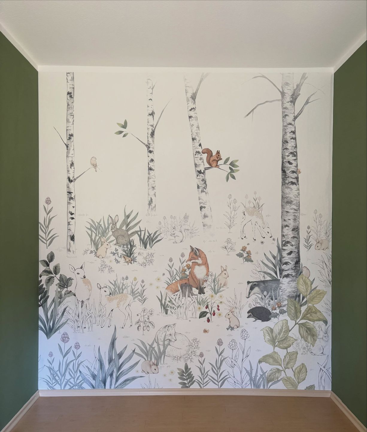 Ein bisschen Natur in der Stadt! 
Hier entsteht ein kleines „Waldzimmer“ 🌳 🍓 🐿️ 🦊 
Eine tolle grüne 