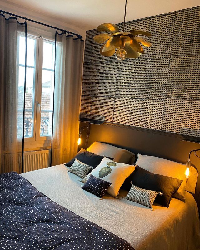 #Tapete #70er-Jahre-Tapete #Goodhearts #Inneneinrichtung #Dekoration #schwarzesSchlafzimmer #Liberon