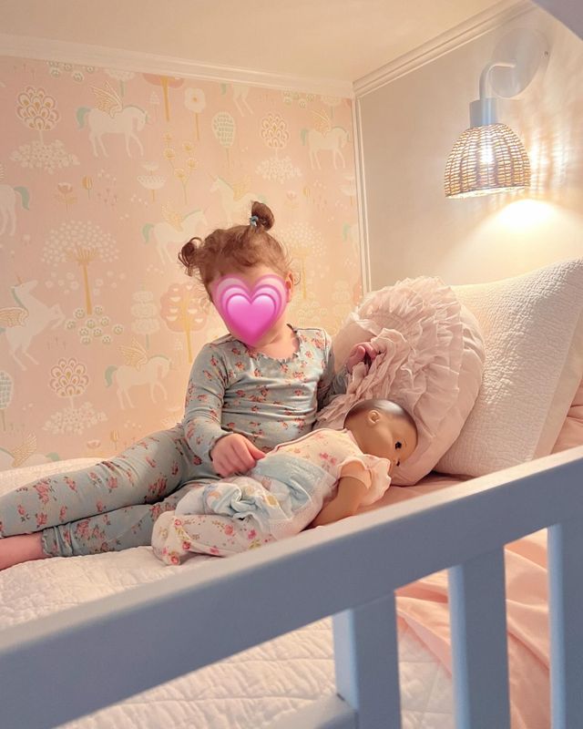 Zauberhaftes Feen-Einhorn-Prinzessinnenzimmer fertig! ?♀️?✨? \n\n?️ Tapete: True Unicorns Blassrosa 