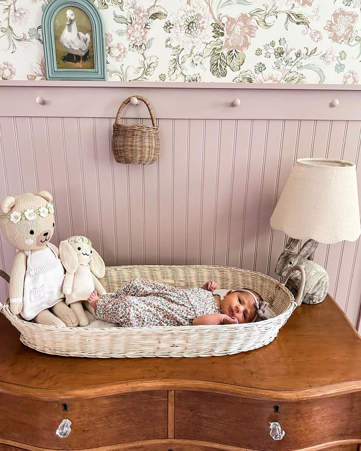 Süße Baby-Emma-Spam-Bilder für euch?\n\n#babygirl #newborn #newborngirl #rainbowbaby #wallpaperfromt