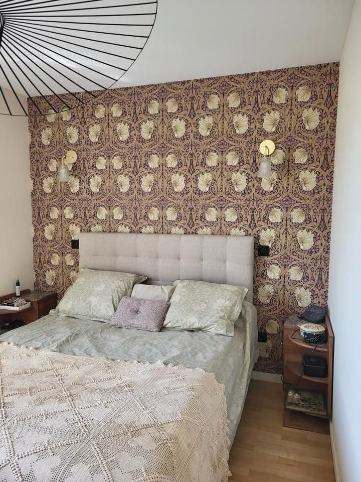 Carta da parati Despina avorio
Camera da letto della nostra cliente Nadège