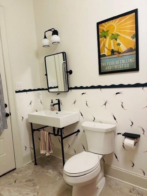 Wallpaper Water Dancer white
Bathroom of our customer Tammy O.A.