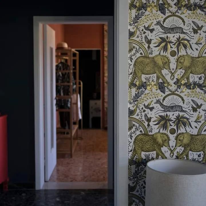 Die Stanzen. Ph vialacteastudio #casavacanzemyosotis #cartadaparati #cartadaparatideglianni70 #Tapet
