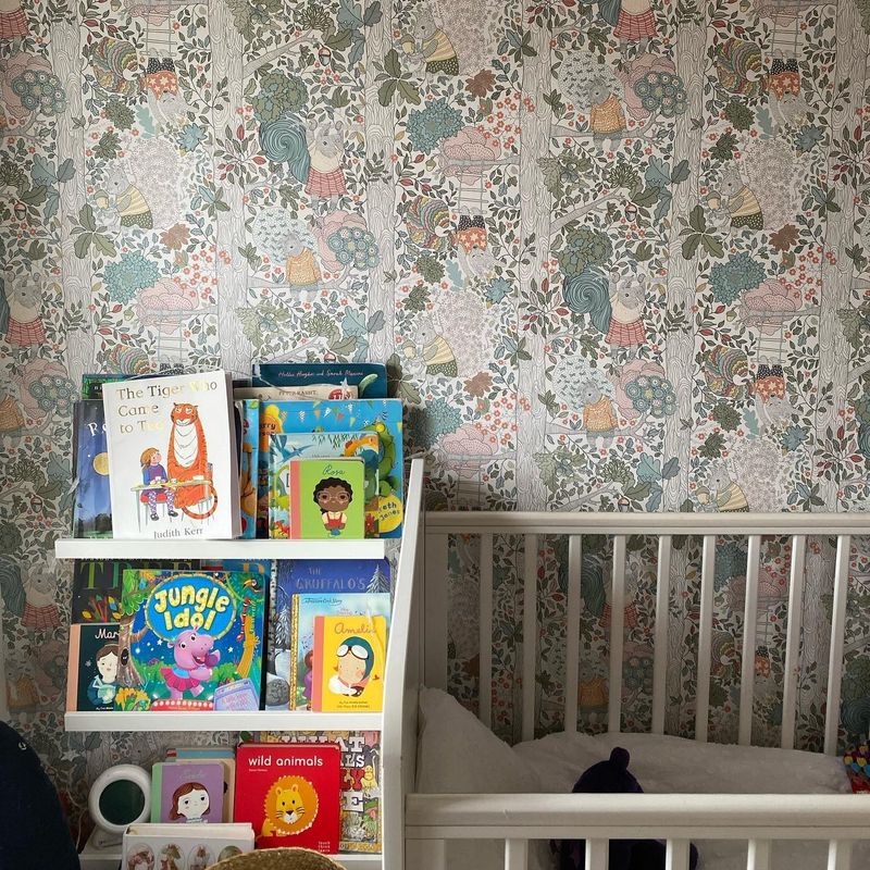 Ich habe das noch unfertige Zimmer meiner Frau renovieren lassen. Es braucht ein neues Fenster, ein 