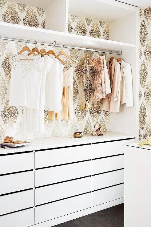 Dressing-Room-Wallcovering
