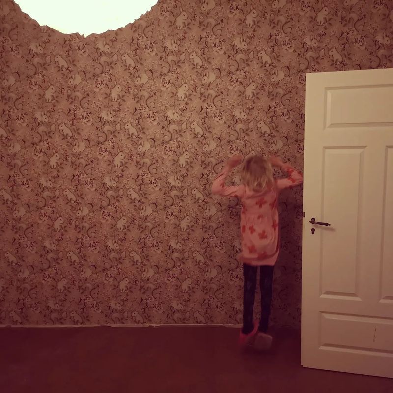 Tollstes Lotte-Zimmer.\n#meinelotte #kinderzimmer #kinderkamer #tapetender70er #wunderbar