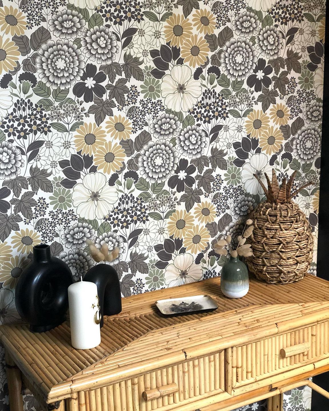 Hier ist es endlich installiert? Tapeten aus den 70ern Referenz Melissa beige #Tapeten aus den 70ern